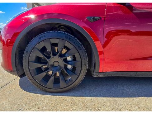 Used 2024 Tesla Model Y Long Range AWD/4WD image 10