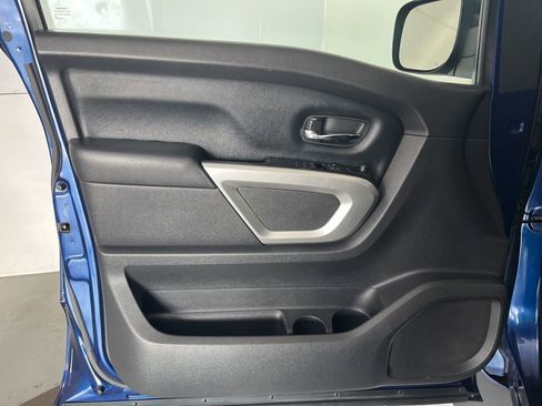 Used 2017 Nissan Titan SV AWD/4WD image 22