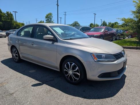 Used 2014 Volkswagen Jetta SE FWD image 1