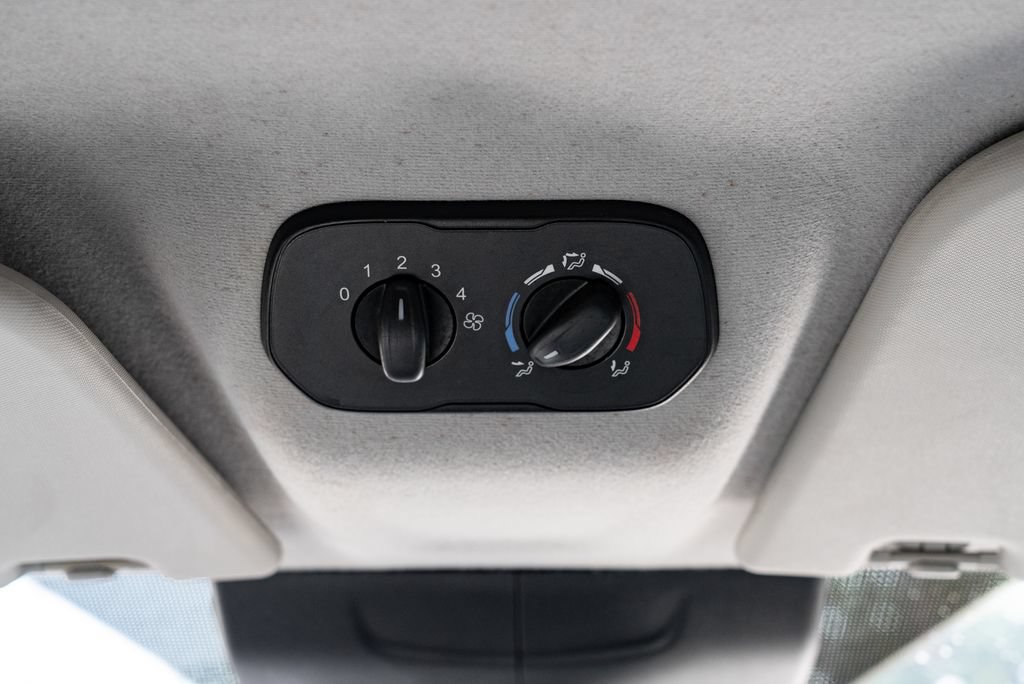 Used 2015 Ford Transit 150 XLT RWD image 16