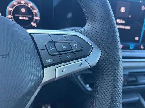 New 2026 Volkswagen Tiguan SE R-Line FWD image 17