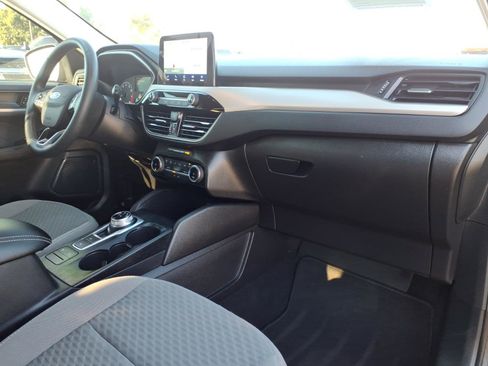 Certified 2022 Ford Escape SE w/ SE Sport Appearance Package image 10