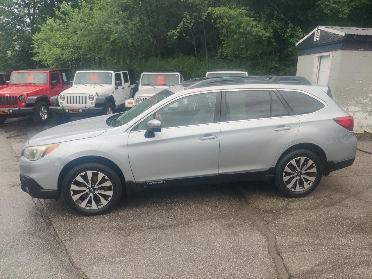 Used 2015 Subaru Outback 3.6R Limited AWD/4WD image 3