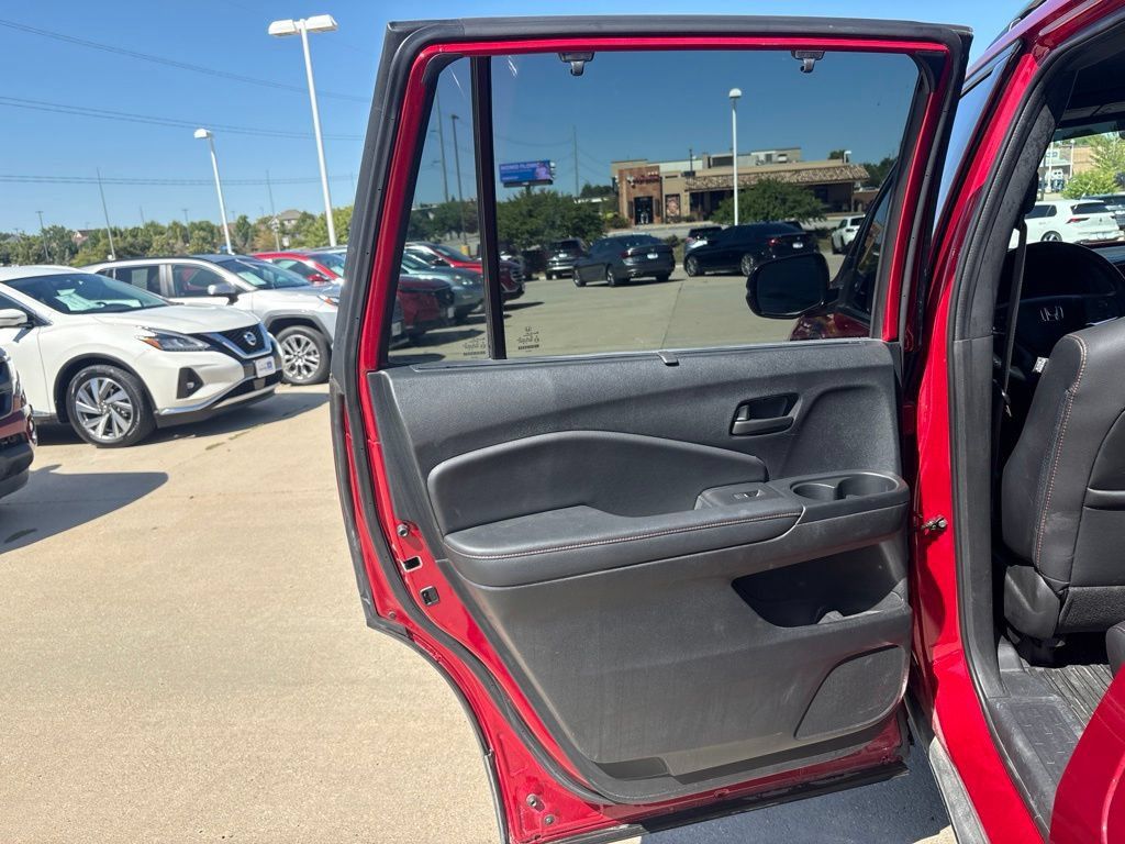 Certified 2023 Honda Passport TrailSport image 39
