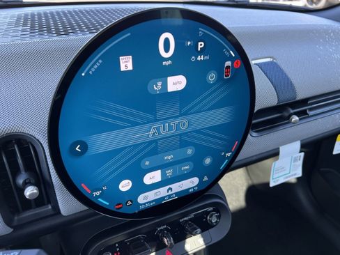 New 2026 MINI Cooper 2-Door Hardtop image 18