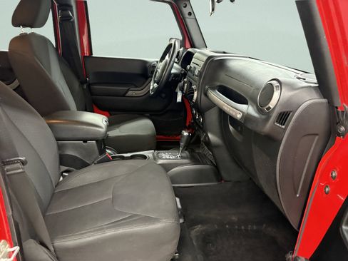 Used 2018 Jeep Wrangler Unlimited Sport w/ Connectivity Group image 14