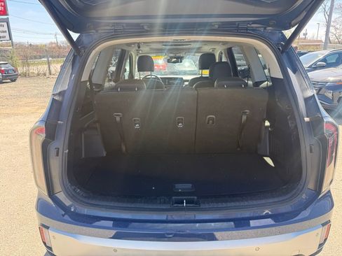 Used 2024 Kia Telluride EX w/ EX Captain's Chair Package AWD/4WD image 7