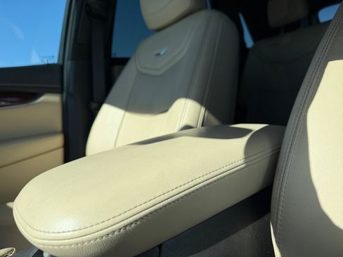 Used 2019 Cadillac XT5 Luxury FWD image 15