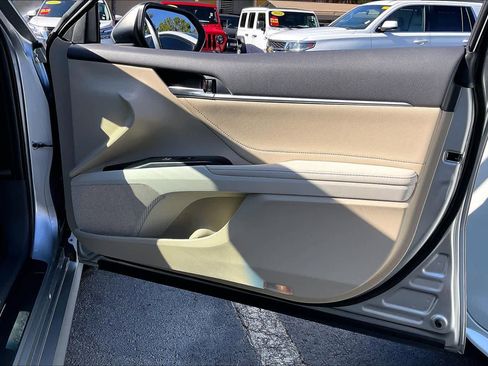 Used 2018 Toyota Camry XLE image 22