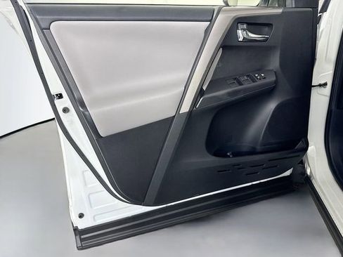 Used 2017 Toyota RAV4 XLE w/ Carpet Mat Package AWD/4WD image 13