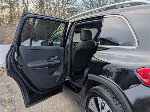 Used 2023 Mercedes-Benz EQB 300 4MATIC image 10