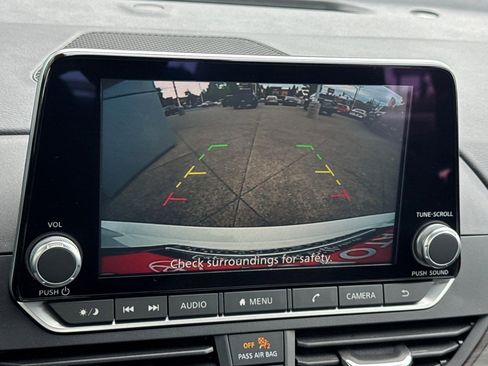 Used 2025 Nissan Altima 2.5 SV FWD image 18