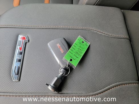 Used 2025 GMC Sierra 2500 AT4 w/ AT4 Premium Plus Package AWD/4WD image 31