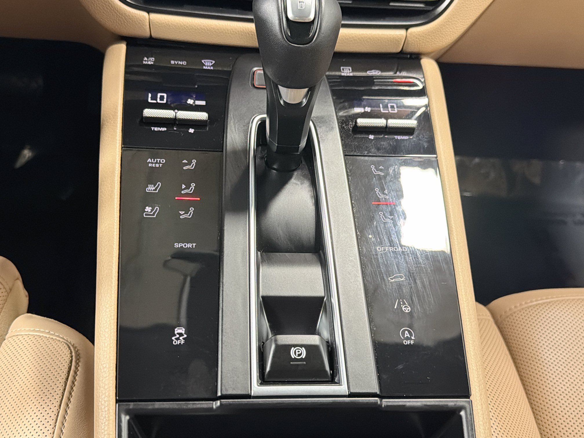 Certified 2026 Porsche Macan AWD/4WD image 32
