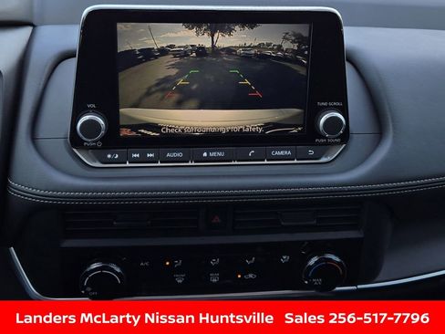 Used 2025 Nissan Rogue S FWD image 19