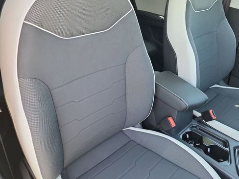 New 2025 Volkswagen Taos SE AWD/4WD image 19