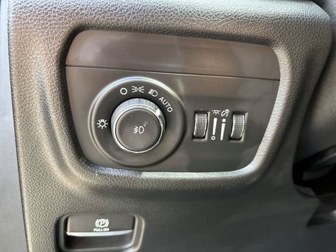 Used 2023 Jeep Grand Cherokee Limited AWD/4WD image 10