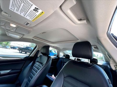 Used 2017 Ford Fusion SE w/ Fusion SE Technology Package AWD/4WD image 7