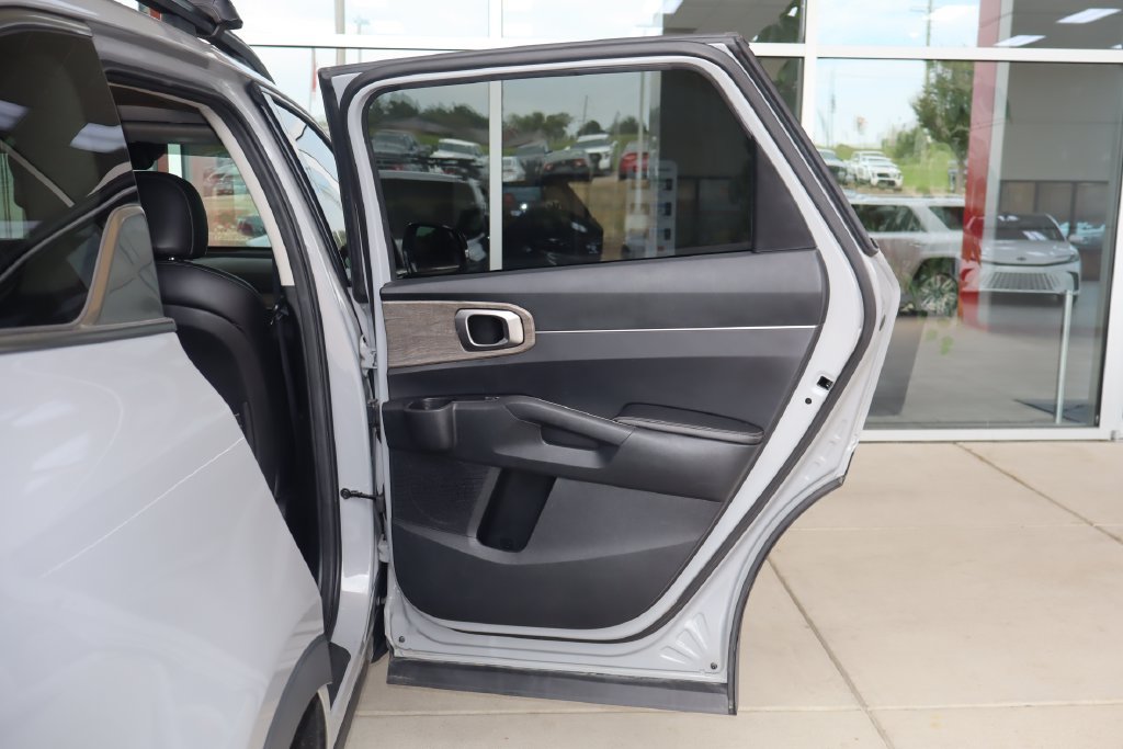 Used 2022 Kia Sorento S w/ Panoramic Sunroof Package AWD/4WD image 42