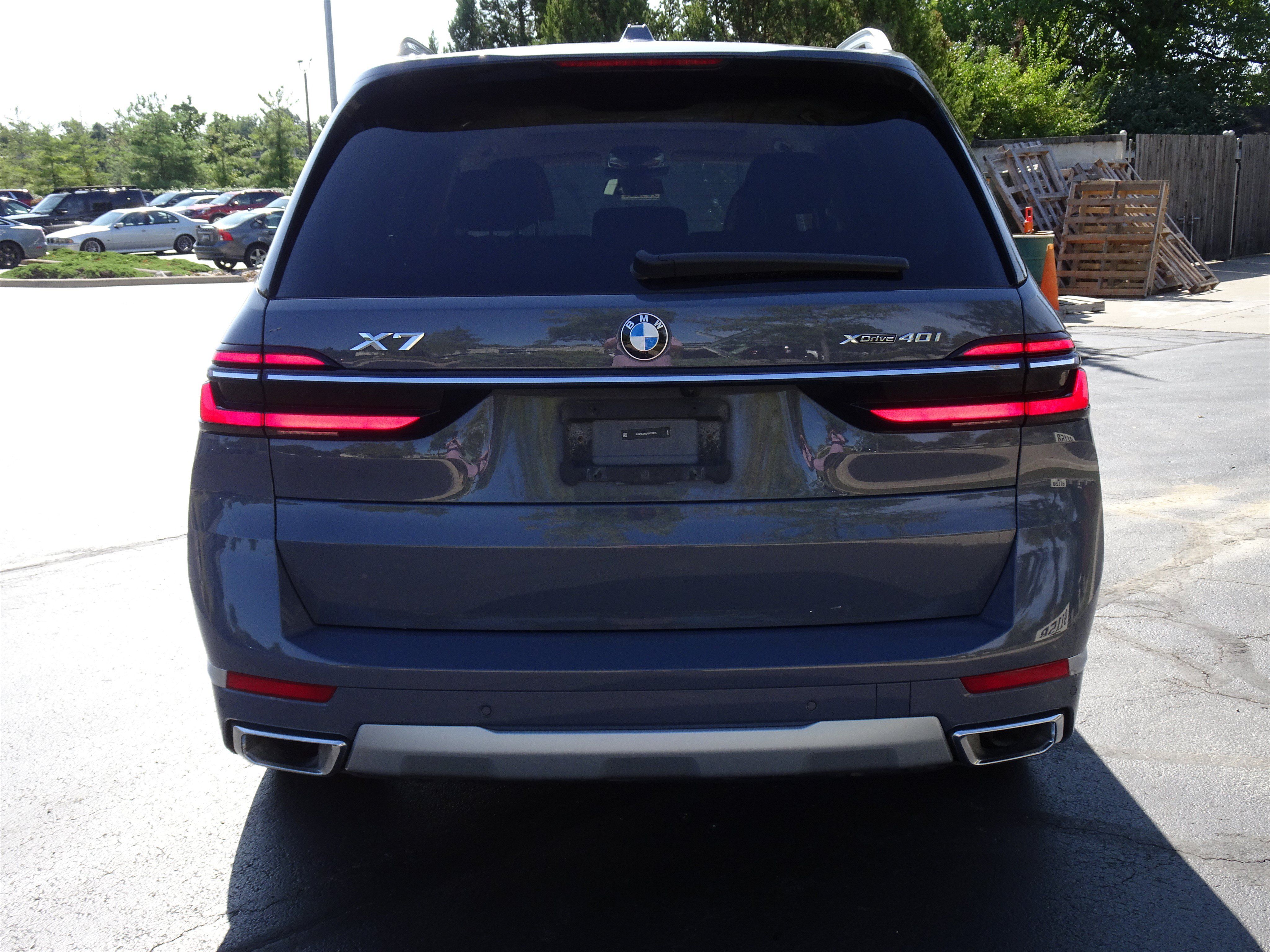 Used 2024 BMW X7 xDrive40i w/ Premium Package AWD/4WD image 5