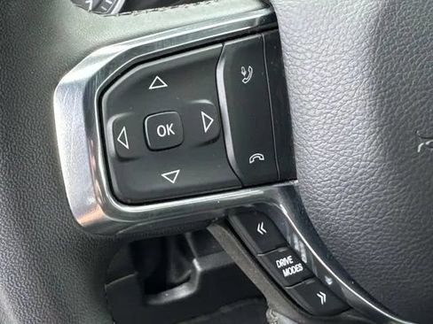 Used 2025 RAM 1500 Laramie AWD/4WD image 34