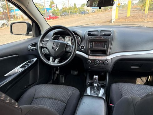 Used 2014 Dodge Journey SXT image 19
