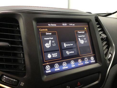 Used 2021 Jeep Cherokee Trailhawk w/ Sun & Sound Group AWD/4WD image 27