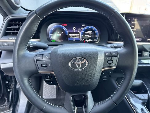 Used 2024 Toyota Crown Limited image 8