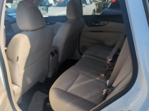 Used 2020 Nissan Rogue SV image 12