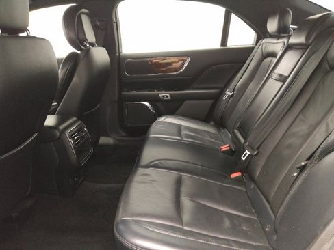Used 2017 Lincoln Continental Select image 18