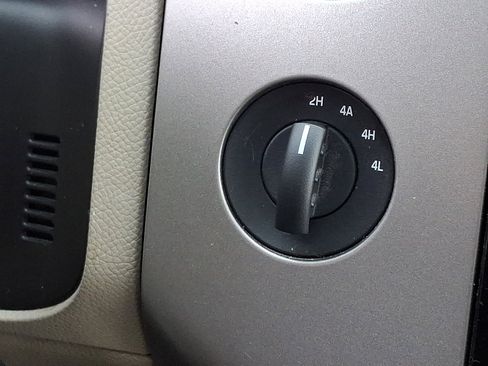 Used 2013 Ford Expedition Limited image 25