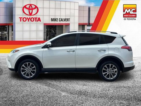 Used 2018 Toyota RAV4 Limited FWD image 2