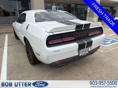 Used 2016 Dodge Challenger SXT RWD image 4