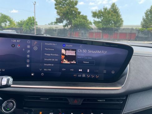 Used 2024 Buick Envision Sport Touring image 21