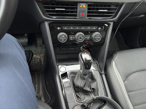 Used 2023 Volkswagen Taos SEL image 8