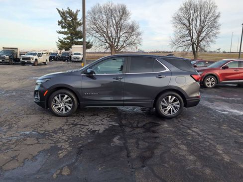 Used 2022 Chevrolet Equinox LT image 2