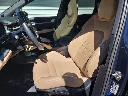 Certified 2025 Porsche Cayenne E-Hybrid AWD/4WD image 5