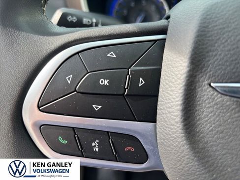 Used 2022 Chrysler Voyager LX FWD image 21