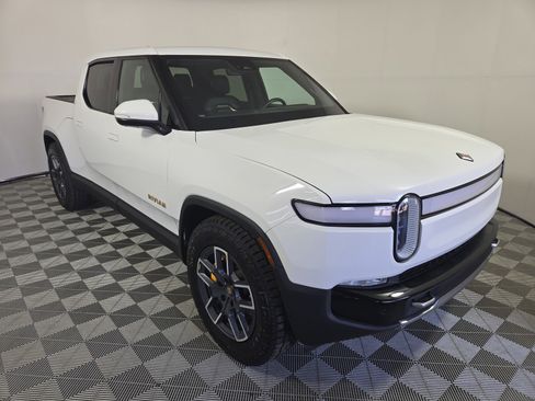 Used 2023 Rivian R1T Launch Edition image 7
