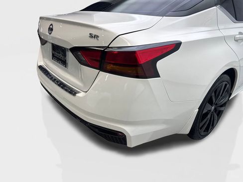 Used 2022 Nissan Altima 2.5 SR FWD image 18