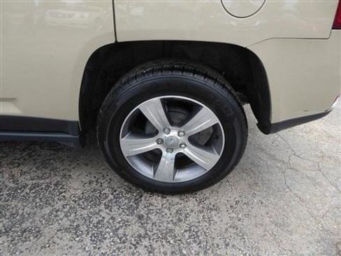 Used 2017 Jeep Compass High Altitude FWD image 9