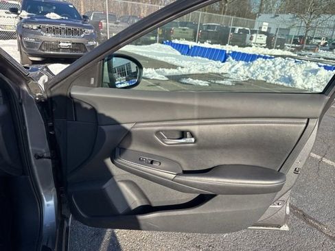 Used 2022 Nissan Sentra SV w/ Lighting Package image 35