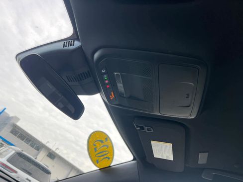 Certified 2025 Chevrolet Traverse LT image 26