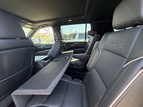 Used 2023 Cadillac Escalade ESV Sport AWD/4WD image 6