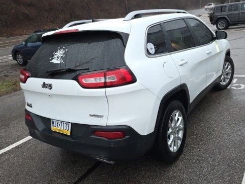 Used 2017 Jeep Cherokee Latitude w/ Comfort/Convenience Group image 4