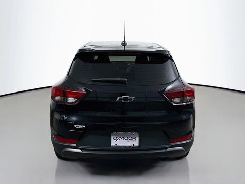 Used 2023 Chevrolet TrailBlazer LS w/ LPO, Blackout Package FWD image 6