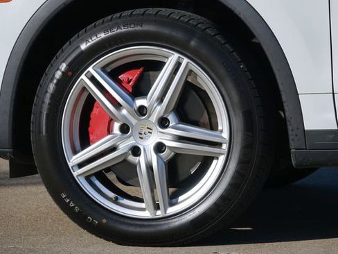 Used 2016 Porsche Cayenne S w/ Premium Plus Package image 39