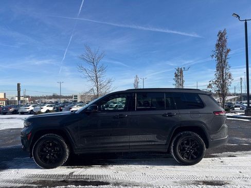 Used 2024 Jeep Grand Cherokee L Laredo image 16
