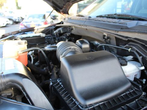 Used 2017 Ford F150 XLT AWD/4WD image 32