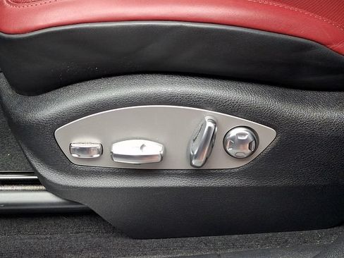 Certified 2022 Porsche Macan S AWD/4WD image 17